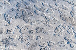 footprints-7780956_1280